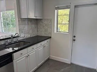 3132 Elizabeth St #B — Photo 8