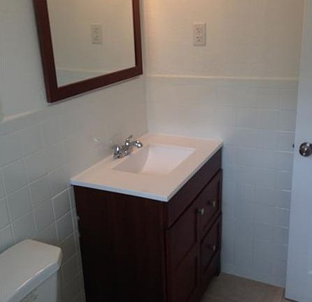 3rd image of 2821 NE 10th Ter
