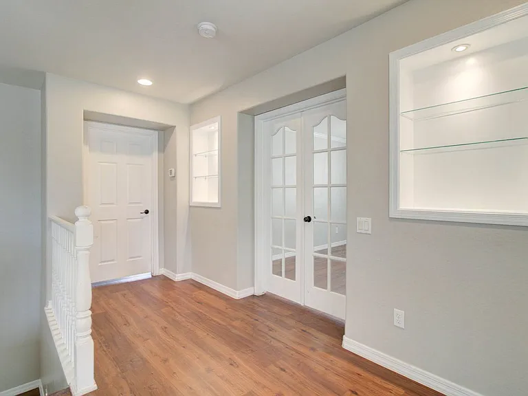 2143 W Marconi Ave — Photo 31