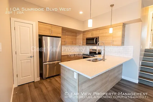 118 Sunridge Blvd W #UPPER LEVEL Photo 1 118 Sunridge Blvd W #UPPER LEVEL Photo 1