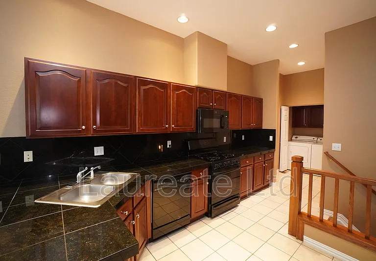 632 S Yarrow St — Photo 7