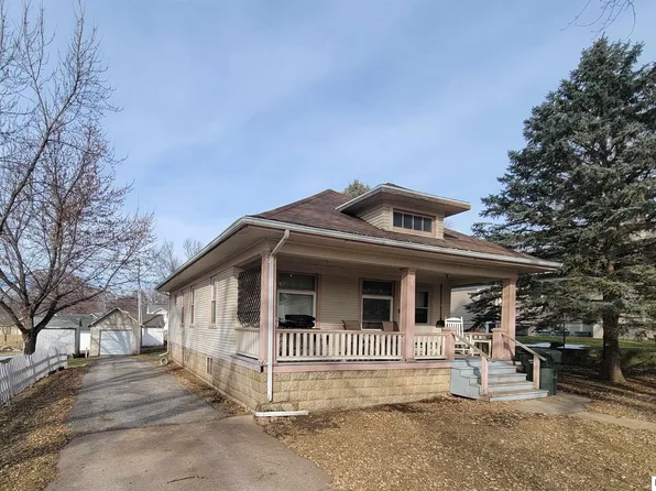 142 E 13th St, Wahoo, NE 68066