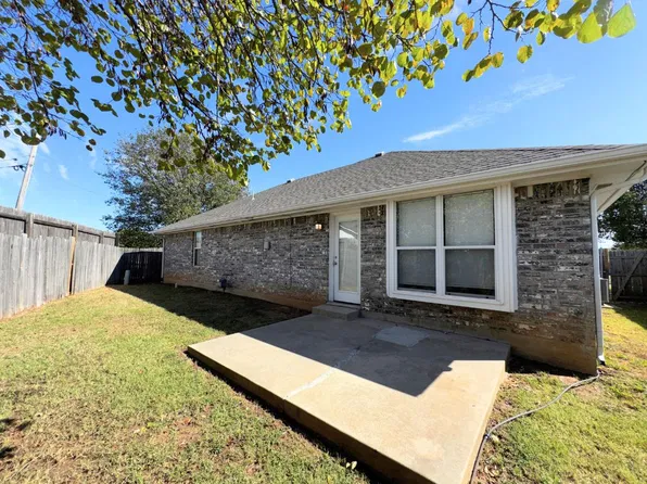 1801 Tudor Pl, Moore, OK 73160