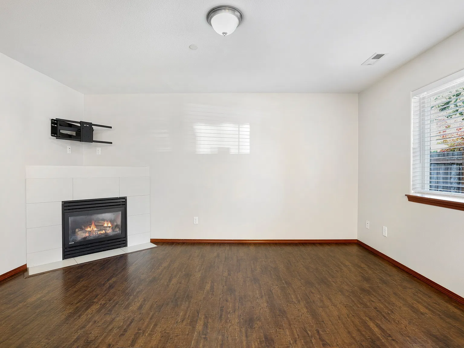 3 bed, 2.5 bath, 1557 sqft, $3,000 — Photo 4