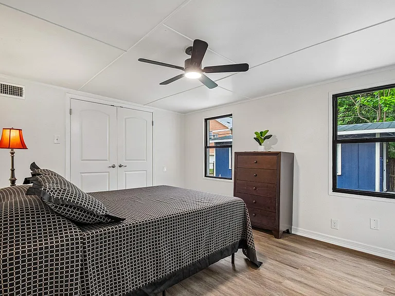 605 Bishop St — Photo 30