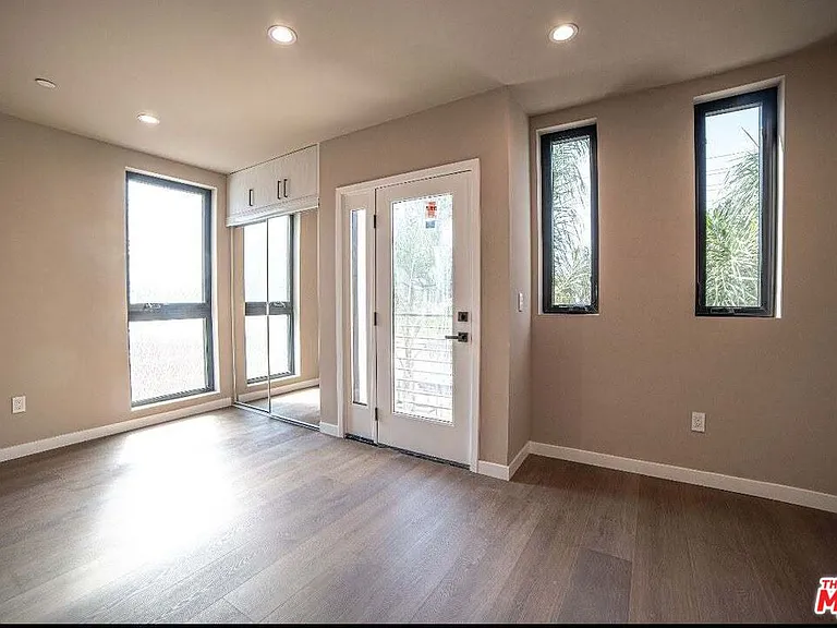 9904 Laurel Canyon Blvd — Photo 15