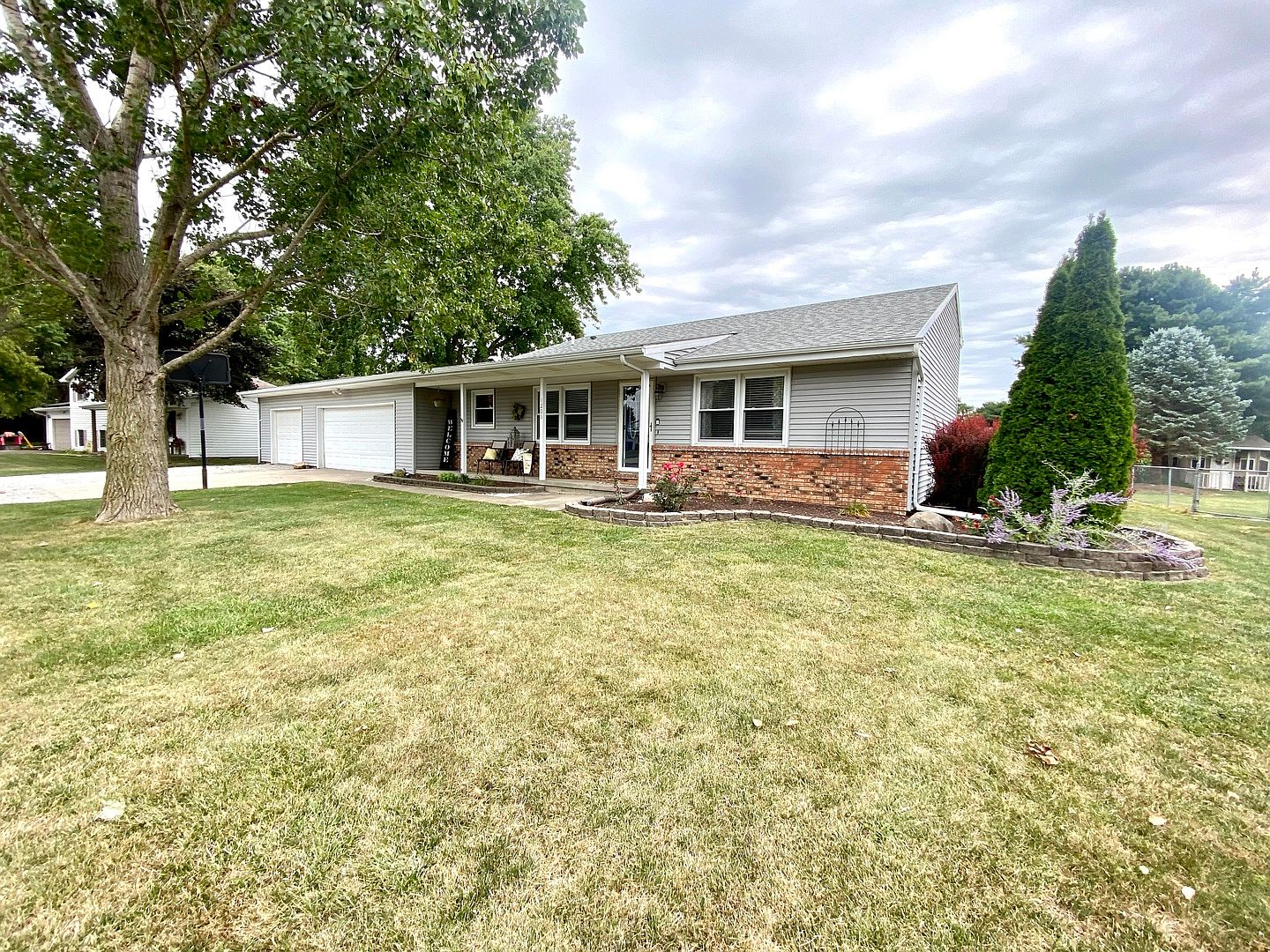 1206 Meadow Ln, Tolono, IL 61880 Zillow