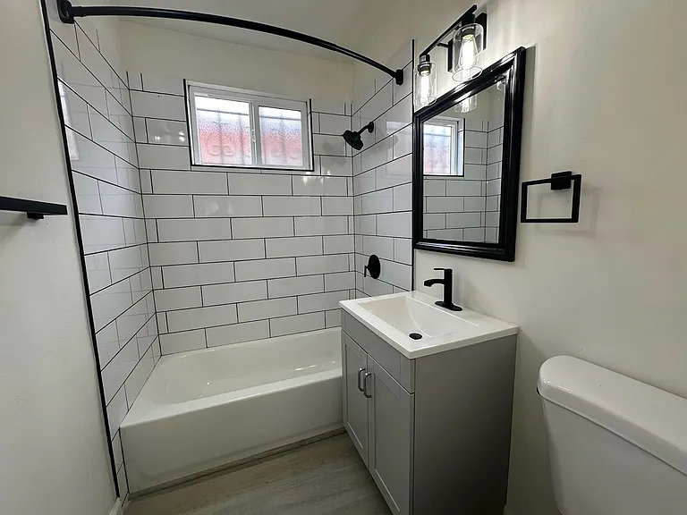 1109 S 36th St #4 — Photo 4