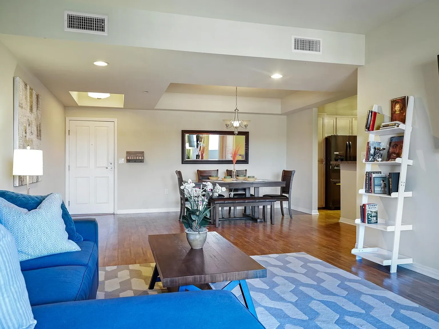 6940 Sepulveda — Photo 3