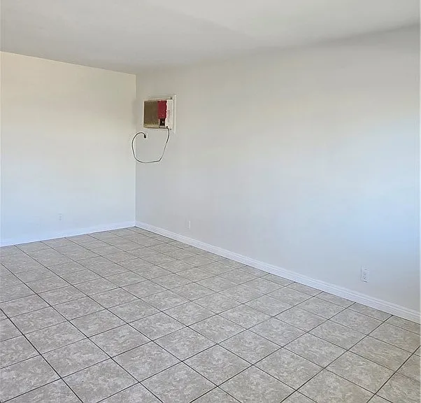 22557 Adrienne Ave — Photo 3