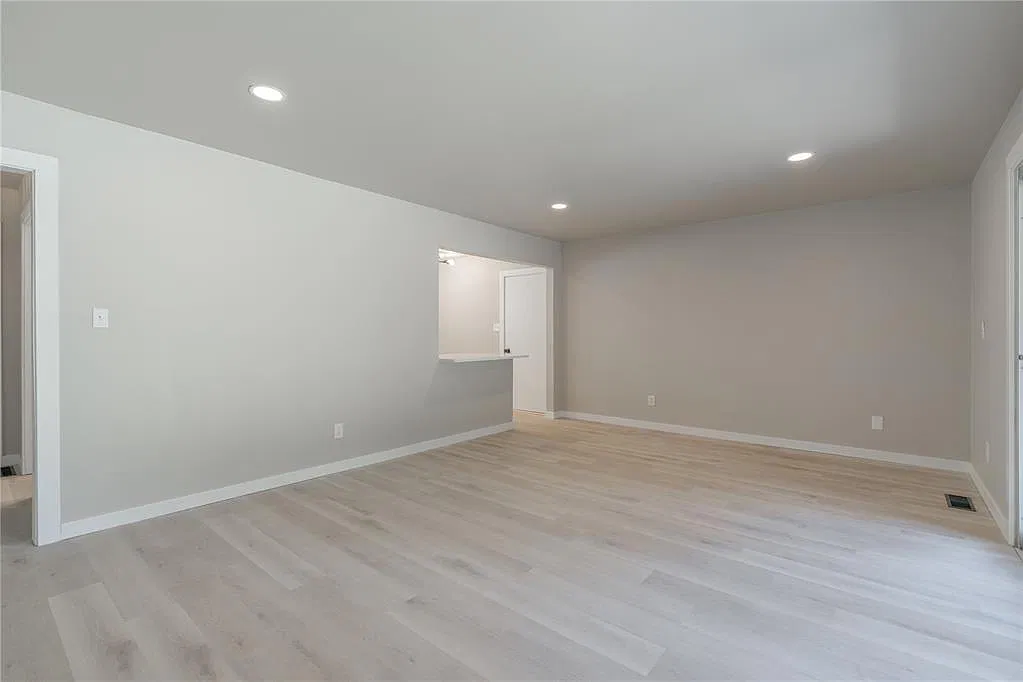 3 bed, 2.0 bath, 1177 sqft, $1,695 — Photo 4