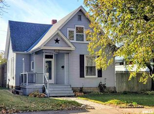 906 Broadway St, Pekin, IL 61554