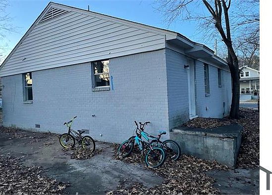 2nd image of 1041 Palmetto Ave