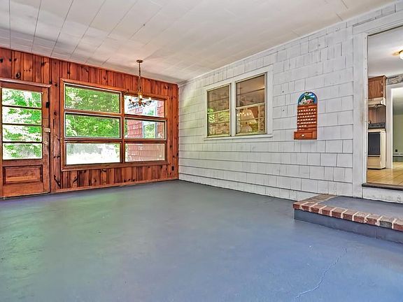 2nd image of 32 Belmont St