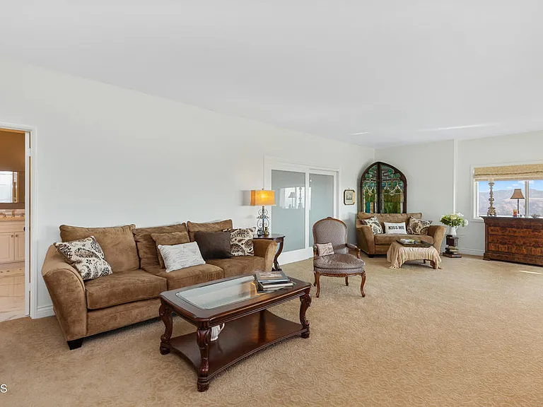 1234 E Tujunga Ave — Photo 34