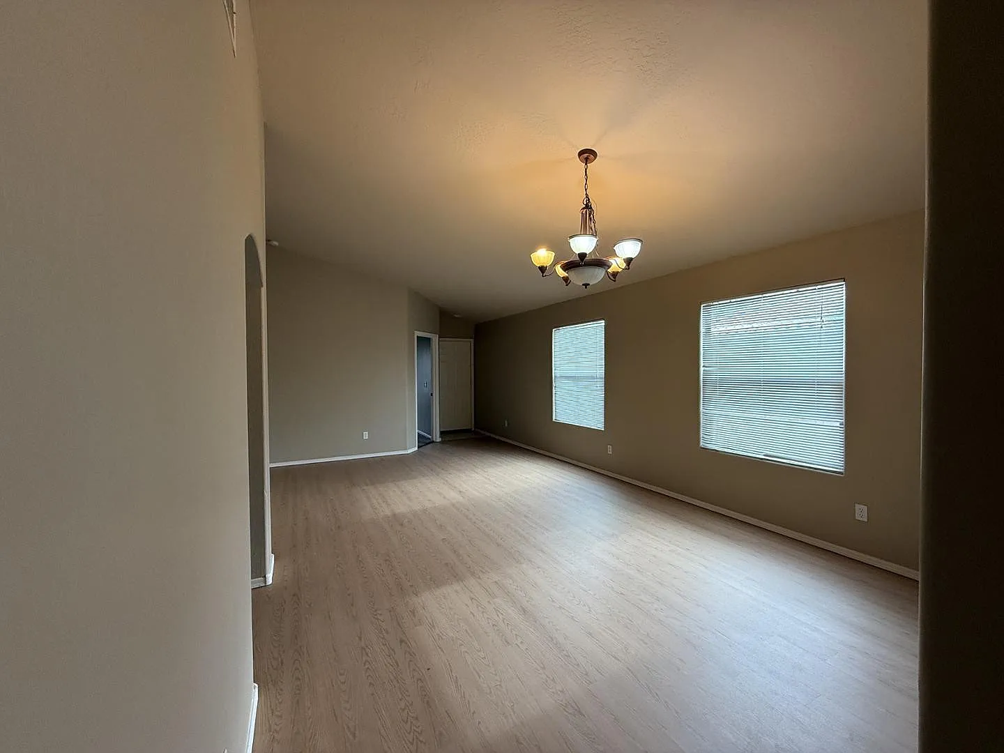 4 bed, 2.0 bath, 1806 sqft, $1,795 — Photo 4