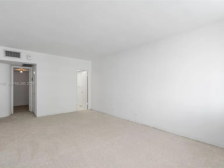 5005 Collins Ave #509 — Photo 7