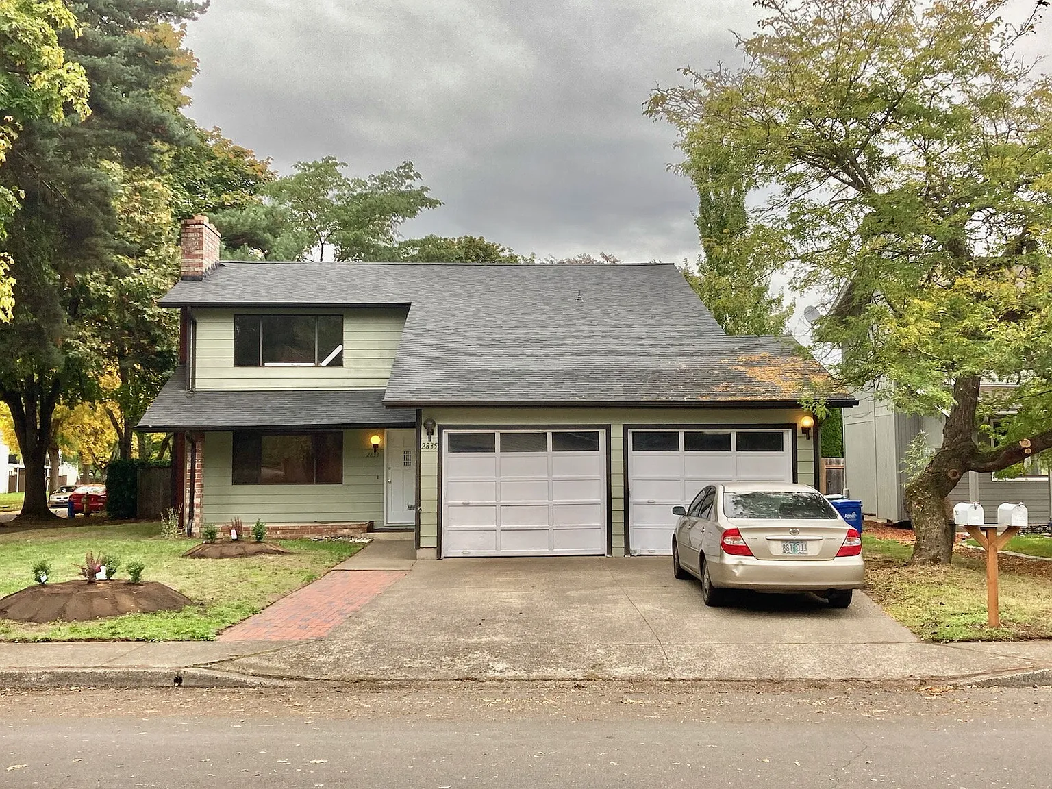 2 bed, 1.0 bath, $1,400 — Photo 1