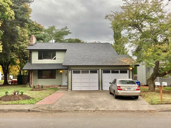 2835 Applewood Ln, Eugene, OR 97408