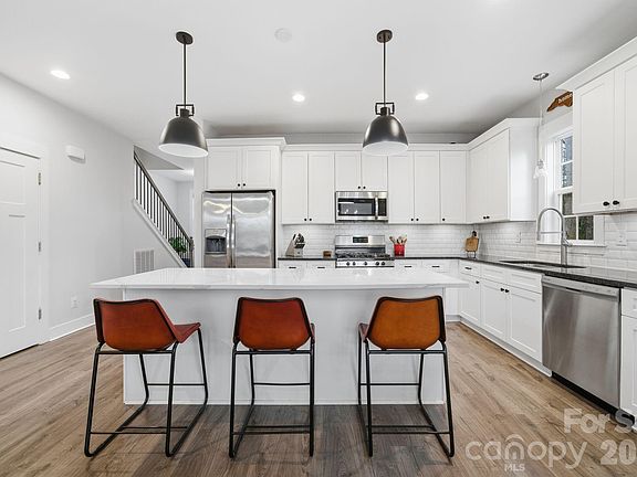 3rd image of 321 Fielding Rd