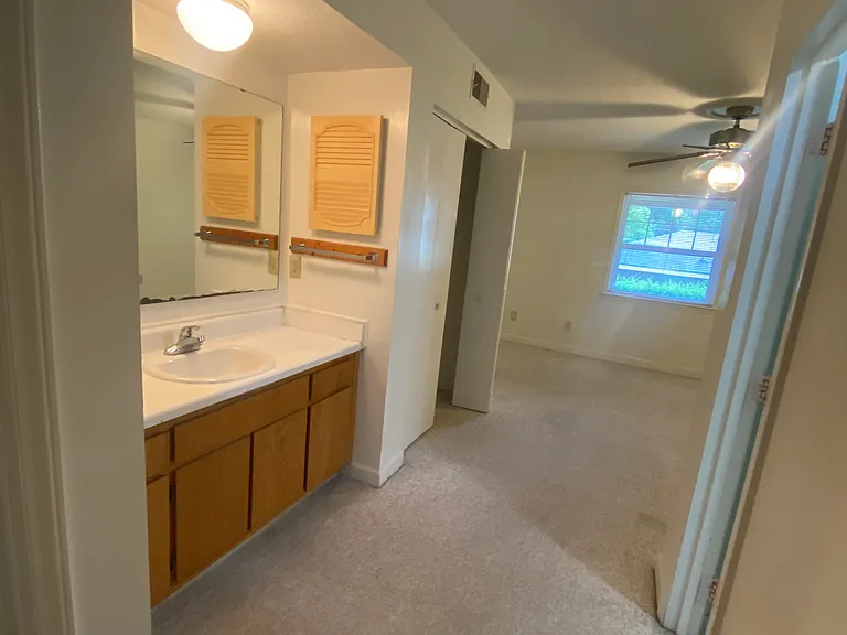 Avery Close Condominiums — Photo 95