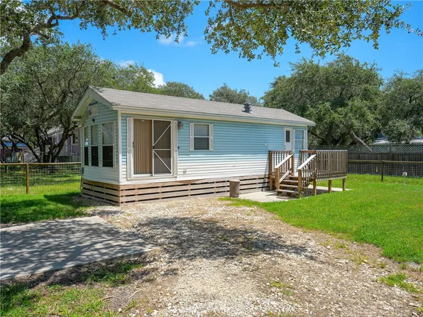 312 Traylor Ave, Rockport, TX 78382