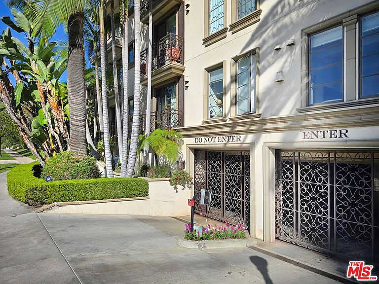 10795 Wilshire Blvd #304 — Photo 3