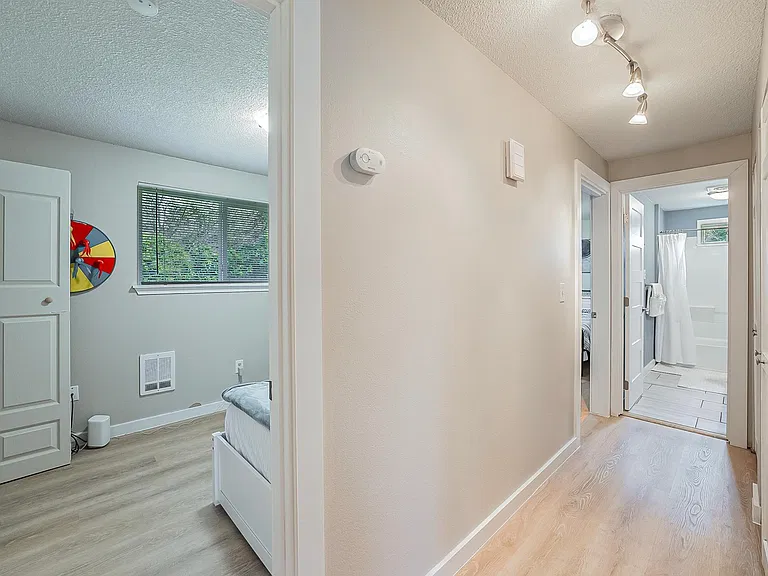 8419 Quinault Dr NE — Photo 17