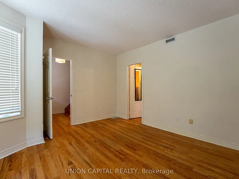 230 Saint George St #1 — Photo 10