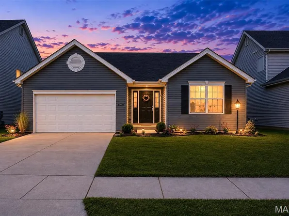 724 Palisades Dr, Saint Charles, MO 63301