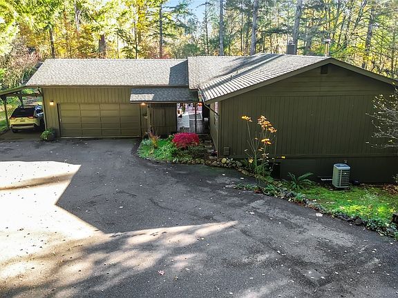 2nd image of 11304 Nooksack Court SE