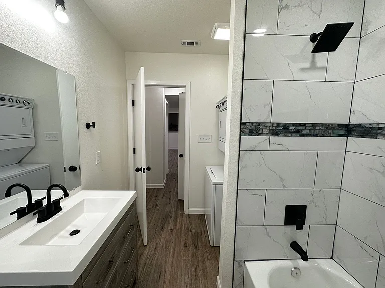 5934 Victor St #3 — Photo 13