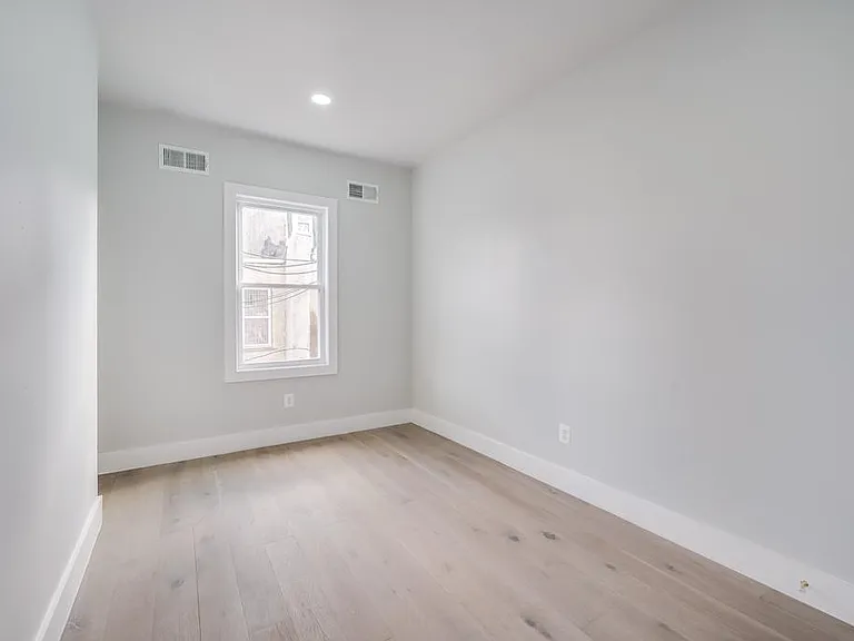 1903 N Taylor St — Photo 7