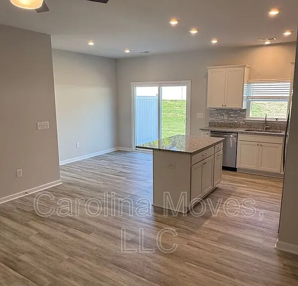 171 Randwick Ln — Photo 4