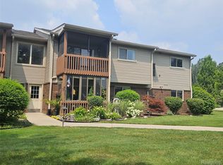 10161 Nancys Blvd, Grosse Ile, MI 48138