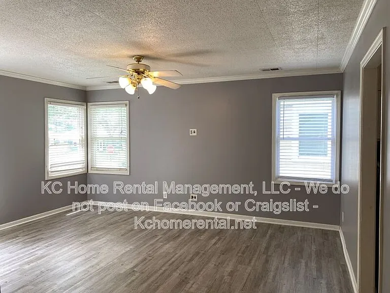 704 NE 45th Ter — Photo 13
