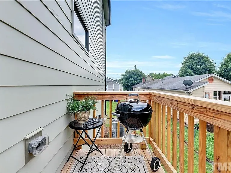 412 Commonwealth St — Photo 16