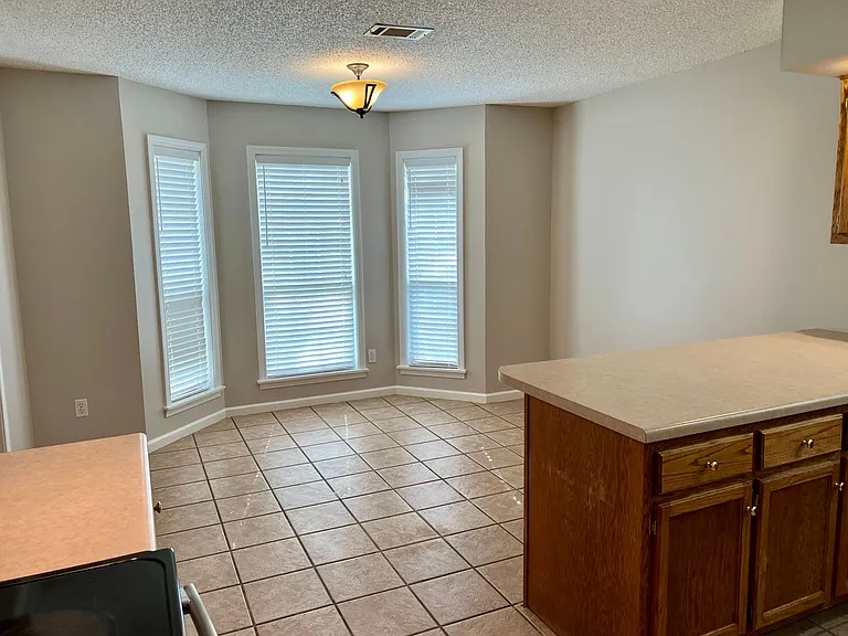 2105 Sheffield Dr — Photo 8