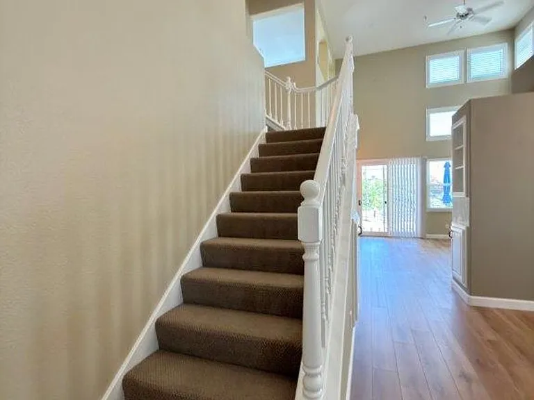 94 S Newport Dr — Photo 25