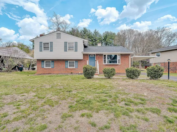 3138 Galloway Dr, Roanoke, VA 24018