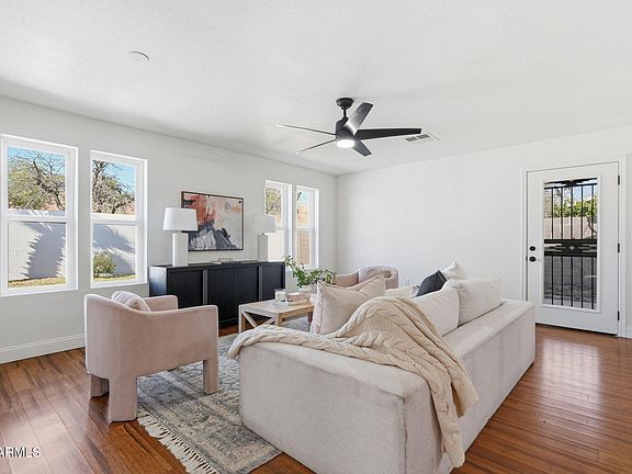 5th image of 3218 E LIBBY Street