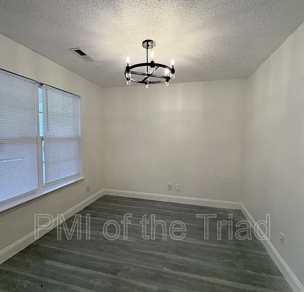 202 Kinnley Ct — Photo 13