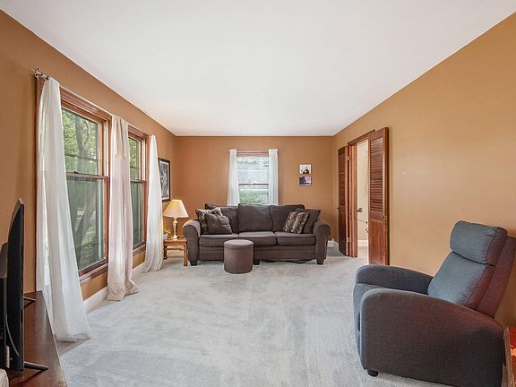 4th image of 1400 Burke Ave NE