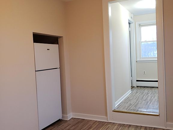 Kitchen to 2nd bed hall
