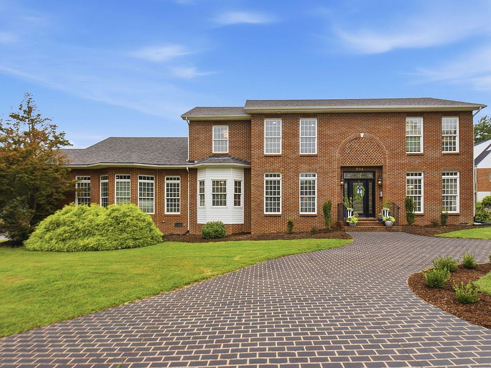 1st image of 204 Valley Vista Dr