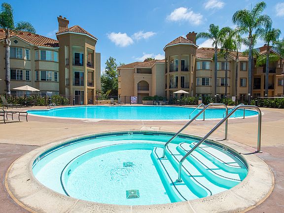 3rd image of 550 Camino De La Reina Unit 208
