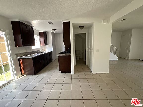 4th image of 142 E Merrill Ave