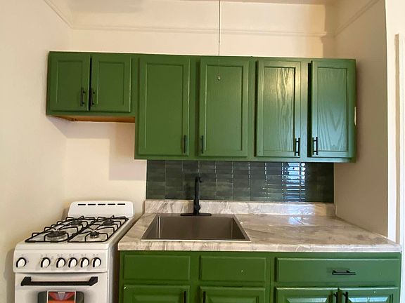 5th image of 5916 Woodside Ave APT 2P
