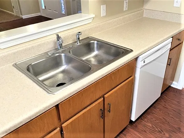 3 bed, 2.0 bath, 1395 sqft, $2,060 — Photo 3