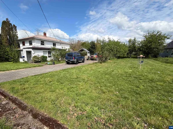 361 N 3rd St, Lebanon, OR 97355